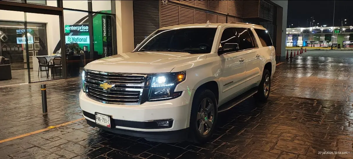 SUV blanca de Imperio Premium Tours